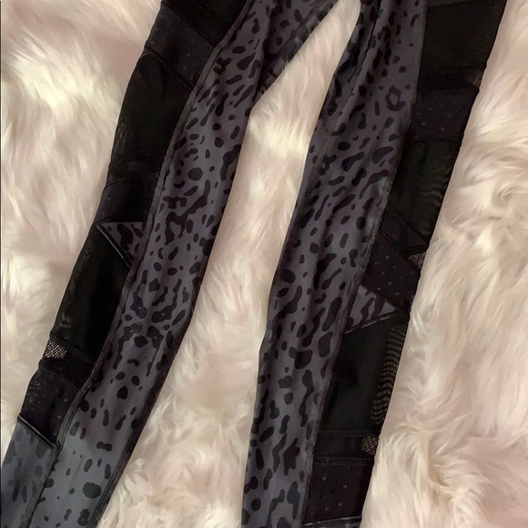 RARE Lululemon MESH Tight - Picture 3 of 7